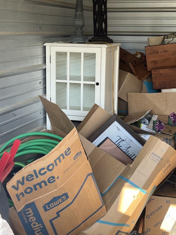 Storage Unit Auction in MS at Pak N Stack of Apache Dr